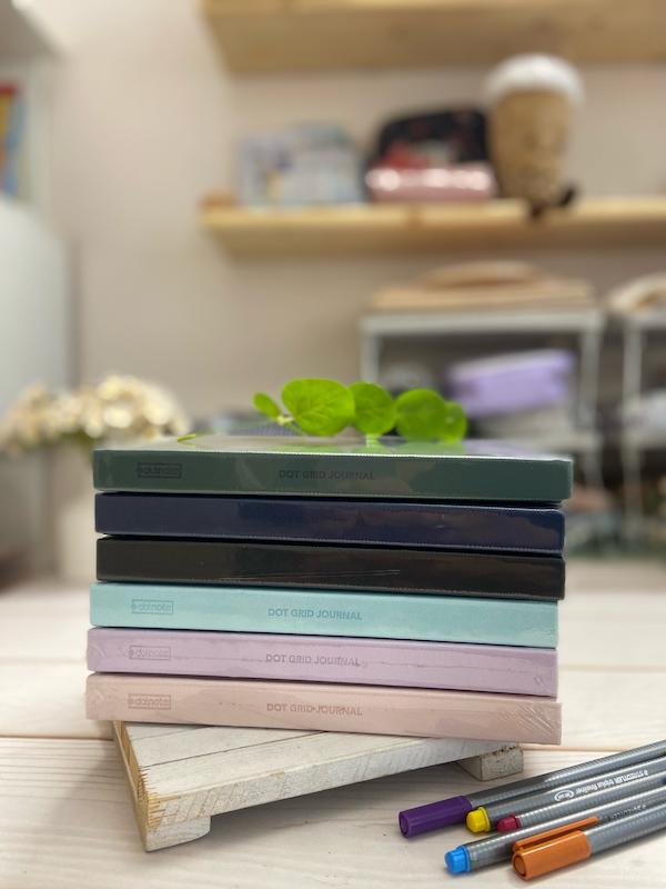 دفتر بولت ژورنال دات نوت جلد چرمی با کاغذ کرم نقطه‌ای و ۳ برگ استیکر