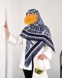 روسری نخ مودال طرح خیابان سورمه‌ای و سفید