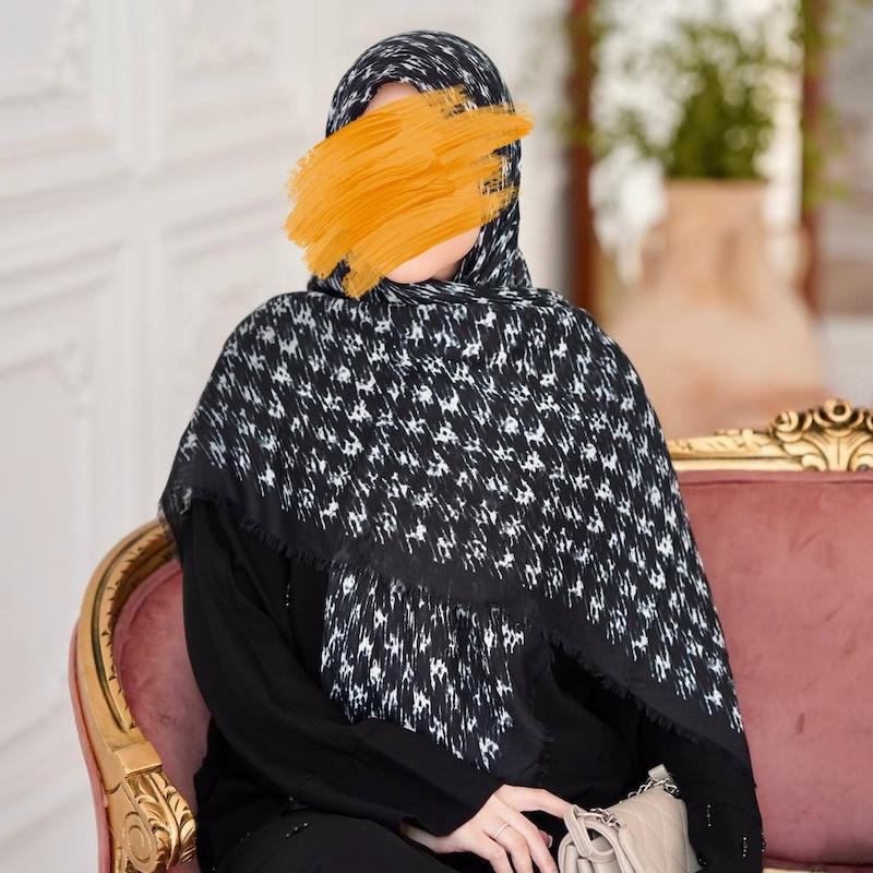  روسری نخ یونیک مشکی با طرح پیچازی