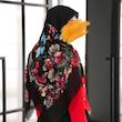 روسری نخ یونیک مشکی با گل‌های قرمز و سرخابی