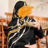 روسری سیااسکارف طرح کمربندی و مدال طلایی مشکی