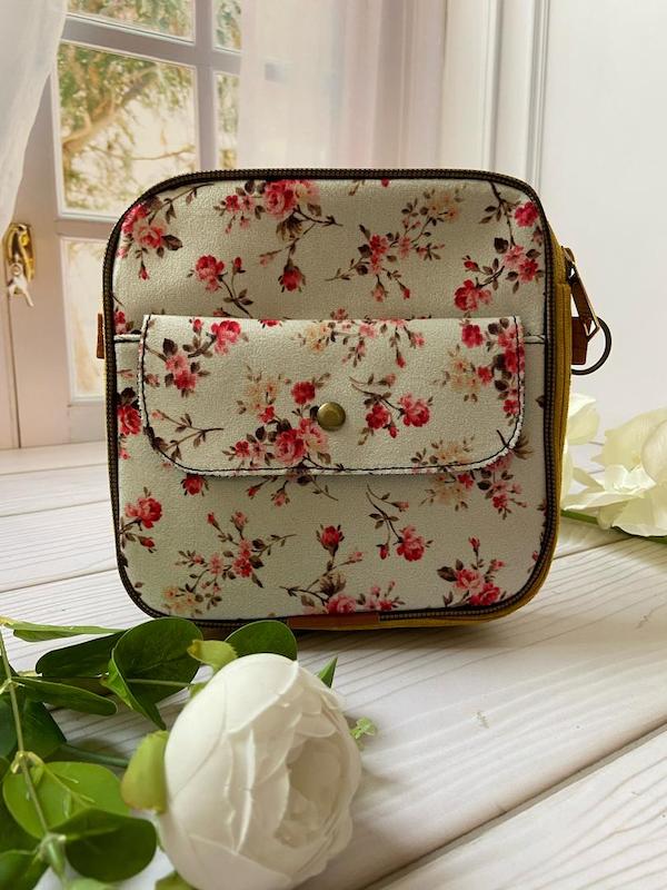  کیف دوشی سلین -کیف پارچه ای زنانه سبک، راحت و جادار برای استفاده روزمره 🎒