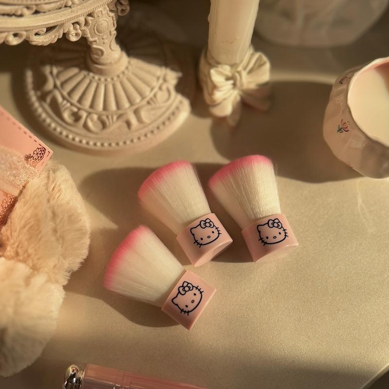 براش رژگونه hello kitty💗🥯