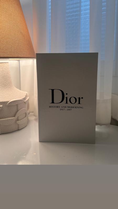 کتاب دکوراتیو سفید