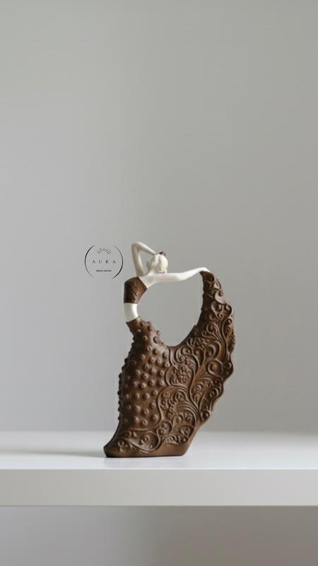 مجسمه لیدی الگانس