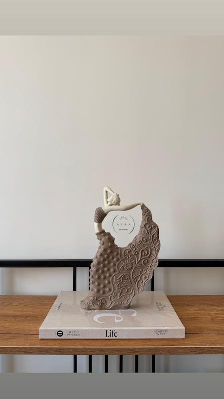 مجسمه لیدی الگانس