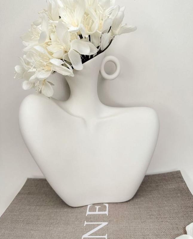 گلدان نیم تنه