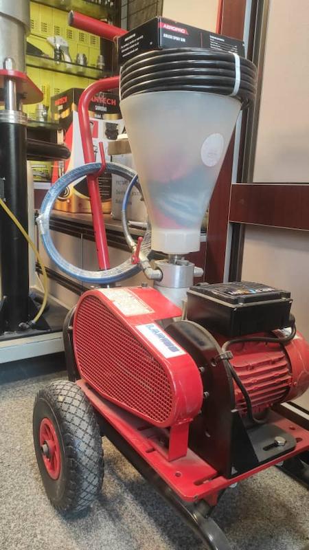 پمپ رنگ پاش ایرلس برقی AEROPRO مدل MR. PAINT به همراه گان CMF57540