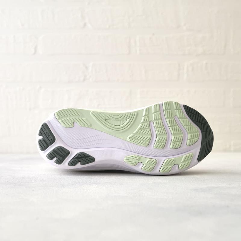 زیره ضخیم Hybrid ASICSGRIP با چسبندگی فوق‌العاده در کفش اسیکس Gel Kayano 32