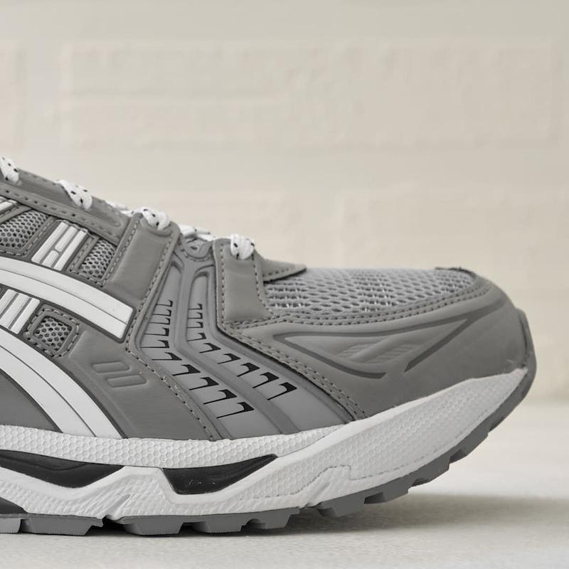 نمای پنجه و رویه مشبک تنفس‌پذیر کفش پیاده‌روی ASICS Gel-Kayano 14
