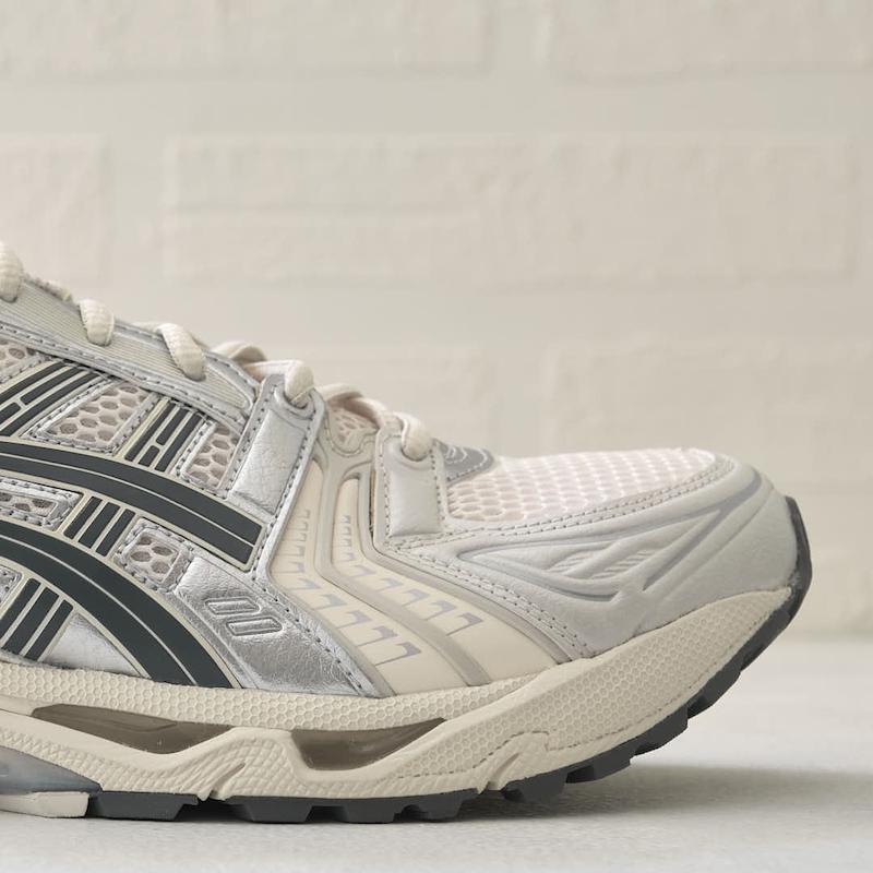 نمای پنجه و رویه مشبک تنفس‌پذیر کفش پیاده‌روی ASICS Gel-Kayano 14