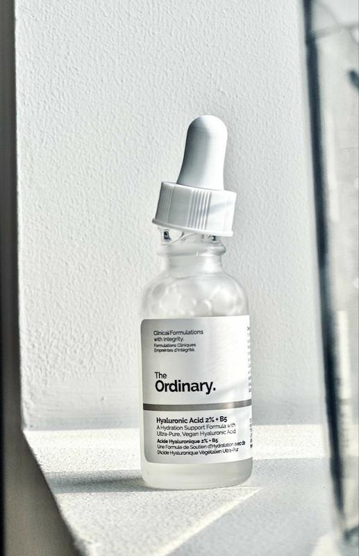  سرم هیالورونیک اسید 2% + B5 از The Ordinary – آبرسانی عمیق، پوستی نرم و شفاف! 