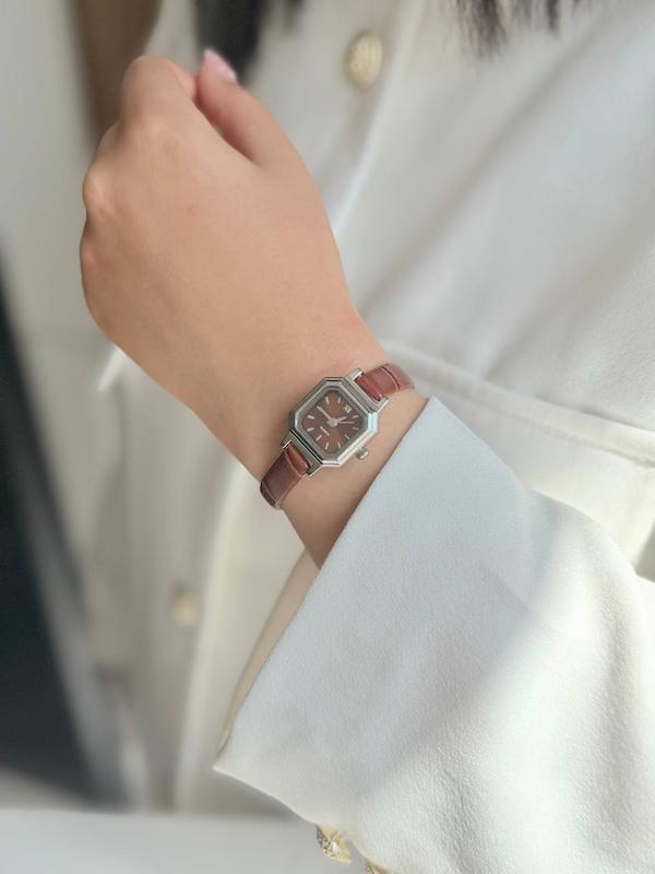 ساعت بند چرمی مربع