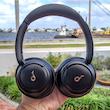 هدفون بلوتوثی انکر مدل SoundCore Life Q30 با نویز کنسلینگ فعال (ANC)، درگاه شارژ USB Type-C، دارای میکروفون دوگانه با حذف نویز، مجهز به فناوری Hi-Res Audio، دارای حالت Transparency برای شنیدن صدای محیط