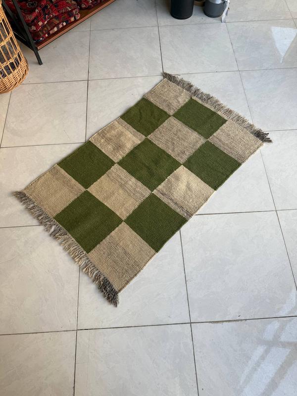 گلیم ابعاد ۱۱۲ در ۸۰ 