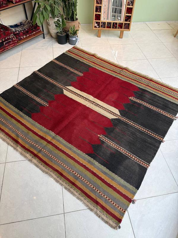 گلیم ابعاد ۱۹۵ در ۱۹۵