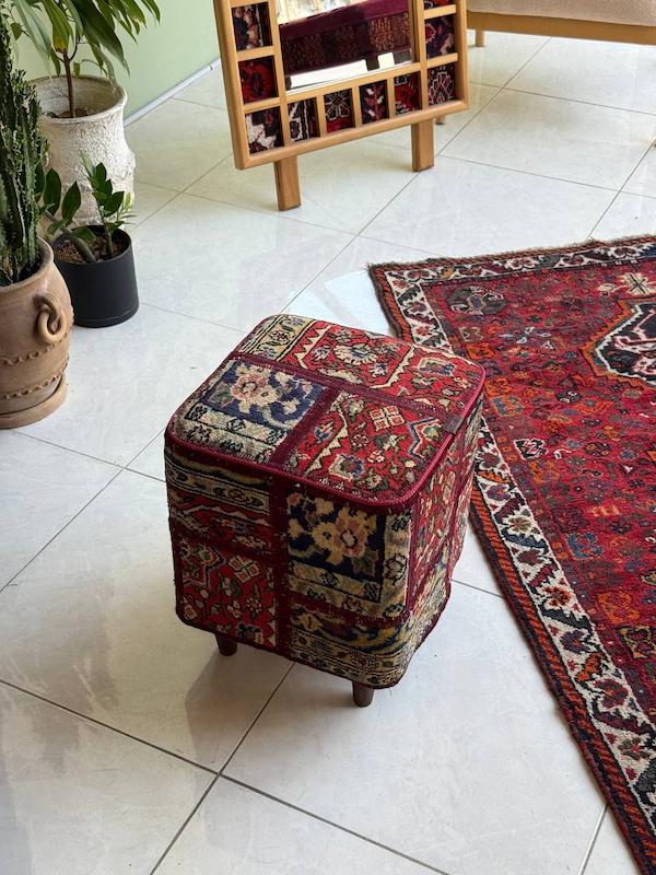 پاف مربع پایه دار