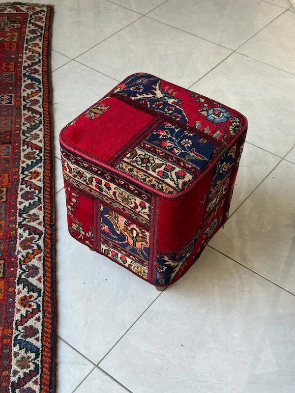 پاف مربع پایه دار