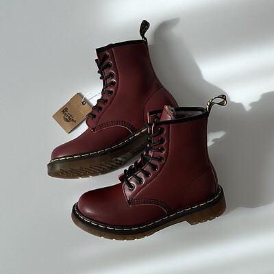 بوت زرشکی Dr Martens