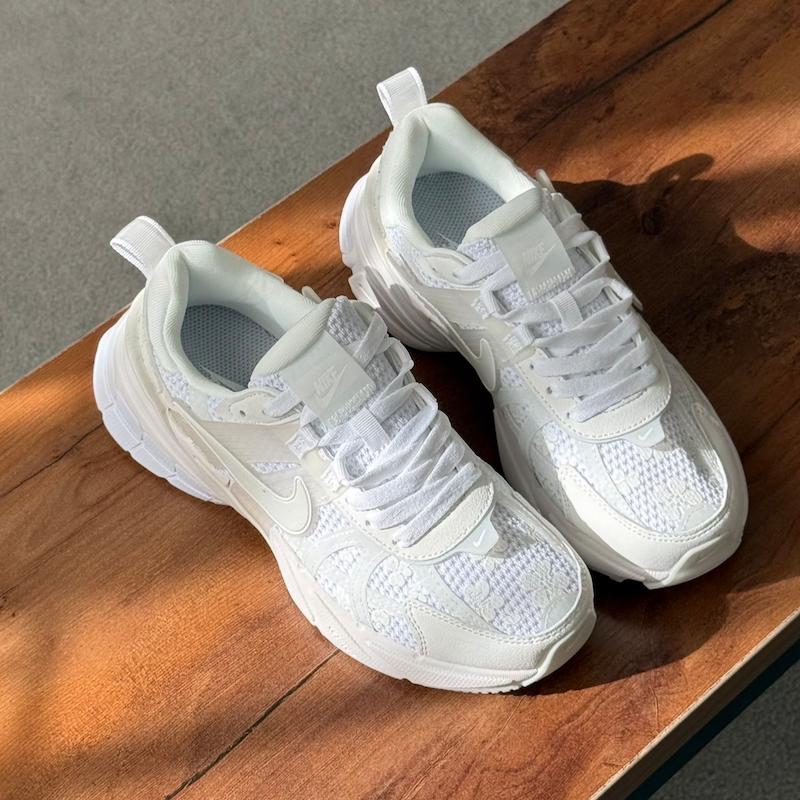 نایک V2K سفید گلدار