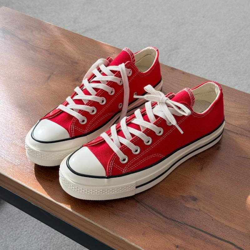 کانورس قرمز بدون ساق ۱۹۷۰