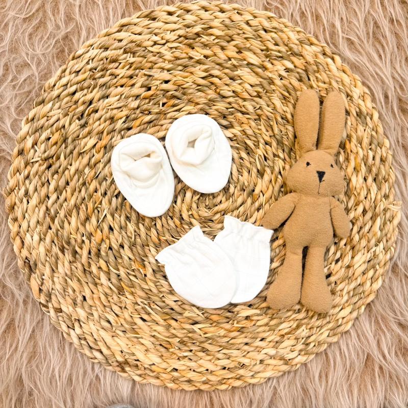 ست پاپوش و دستکش نوزادی بی بی فورلایف baby4life