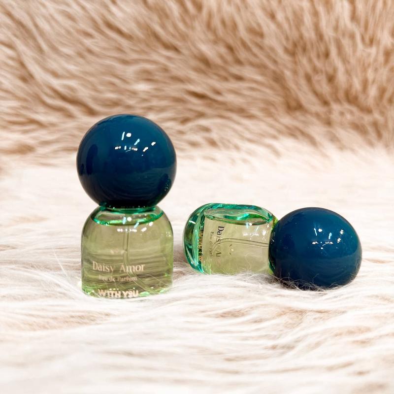 عطر زنانه ویت یو آبی مدل Daisy Amor , عطر جیبی