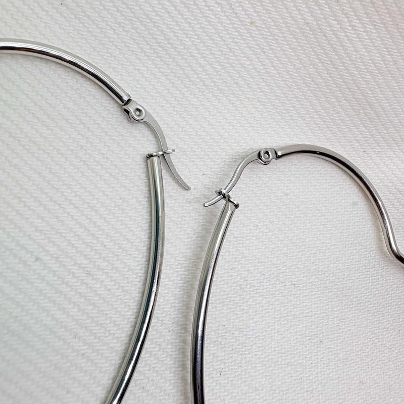 گوشواره استیل حلقه‌ای طرح «قلب بزرگ» (Heart Hoops) | 6 سانتی