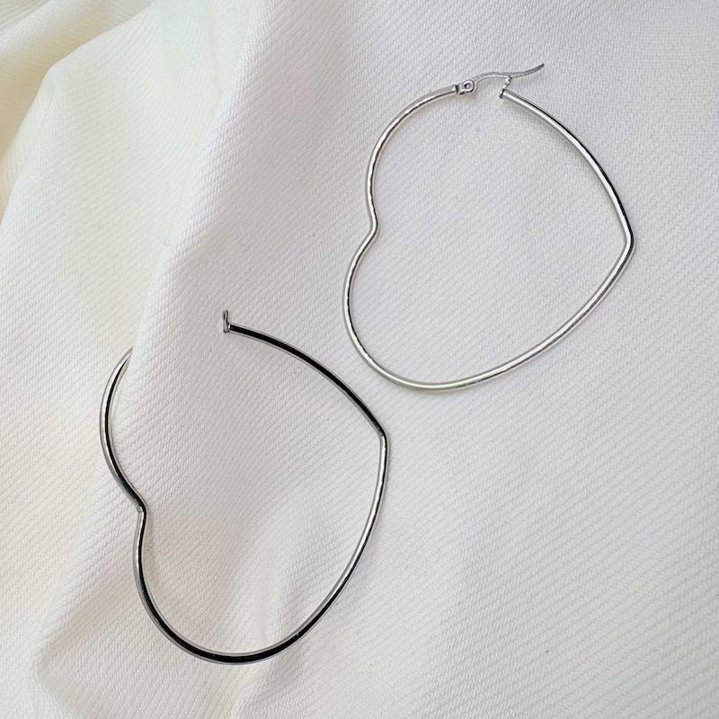 گوشواره استیل حلقه‌ای طرح «قلب بزرگ» (Heart Hoops) | 6 سانتی
