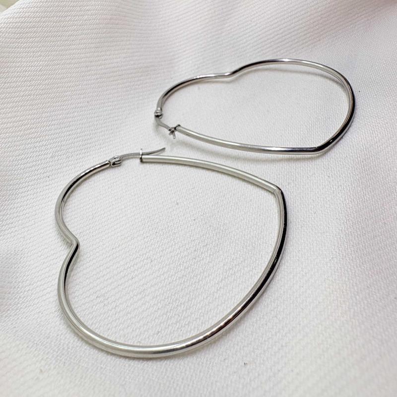 گوشواره استیل حلقه‌ای طرح «قلب بزرگ» (Heart Hoops) | 6 سانتی