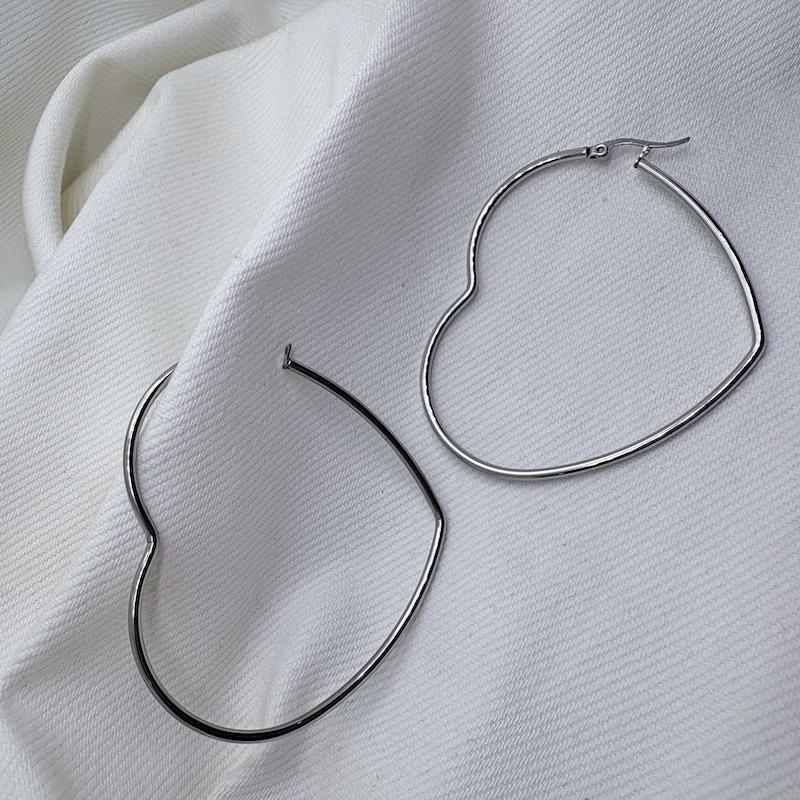 گوشواره استیل حلقه‌ای طرح «قلب بزرگ» (Heart Hoops) | 6 سانتی