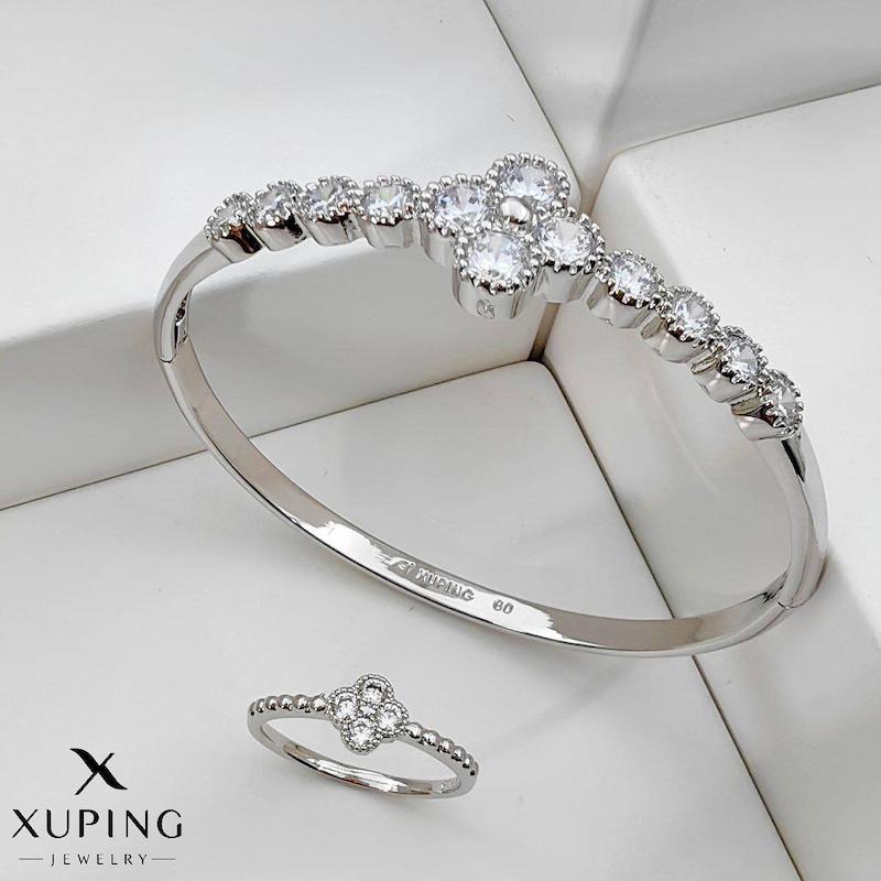 بنگل ژوپینگ طرح ونکلیف چهاربرگ نگین‌دار نقره‌ای