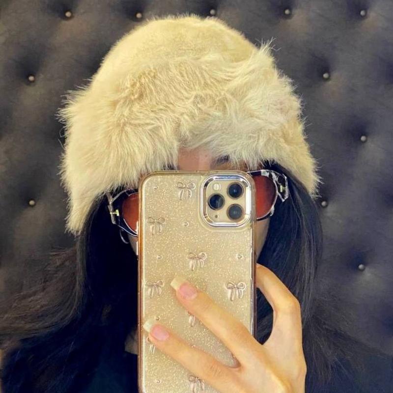 کلاه پوست خزدار شیری