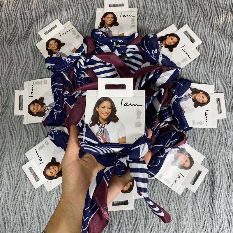 مینی اسکارف دور حاشیه