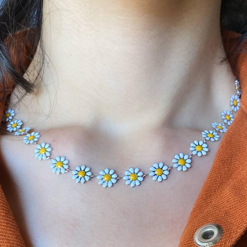 گردنبند گل بابونه نقره ای