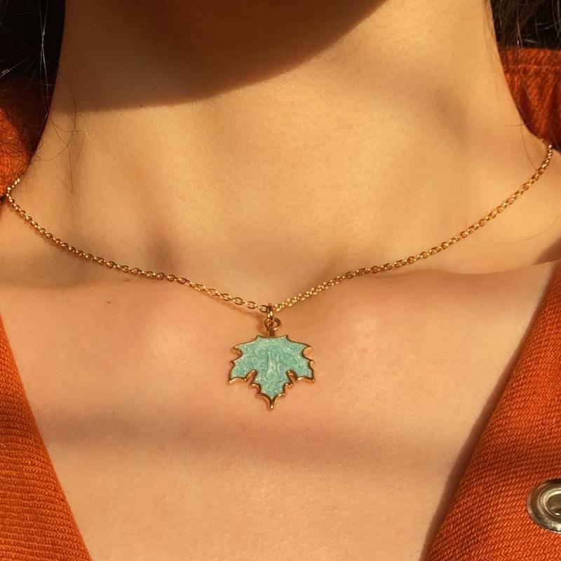 گردنبند برگ فیروزه ای