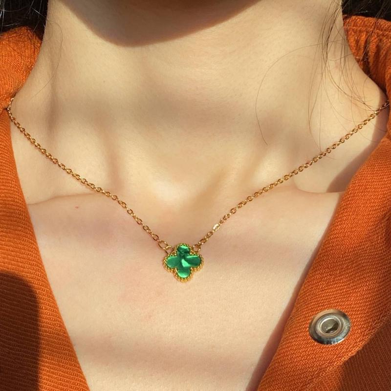 گردنبند ونکلیف سبز