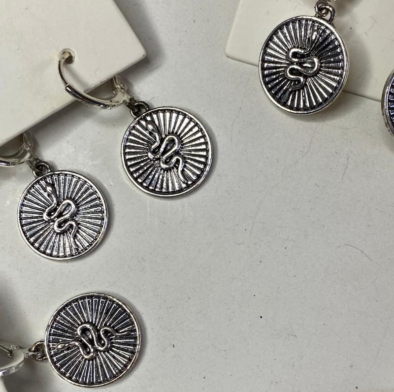 گوشواره حلقه ای طرح مار
