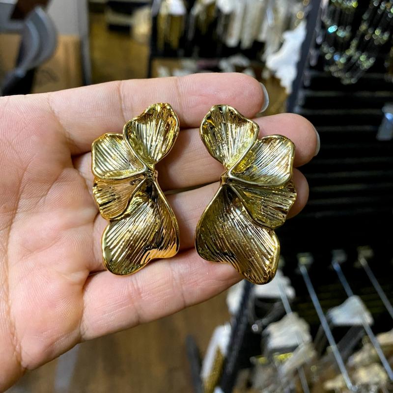 گوشواره گل دفرمه طلایی