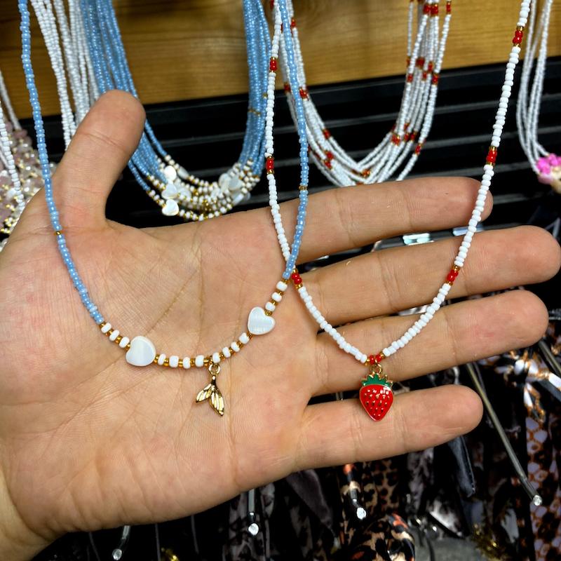 گردنبند منجوقی دم وال و توت فرنگی 