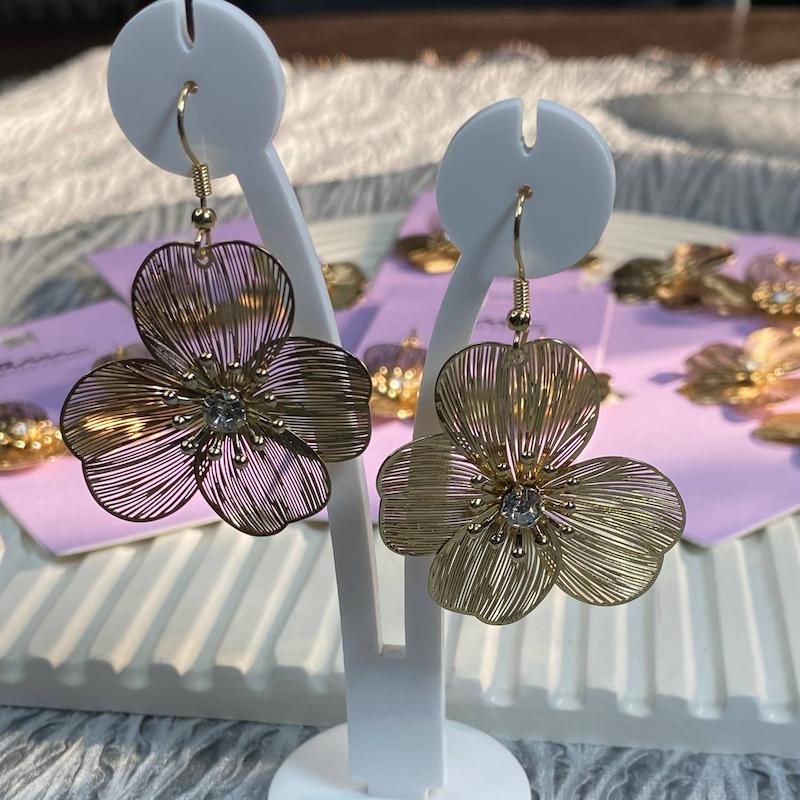 گوشواره گل لیزری