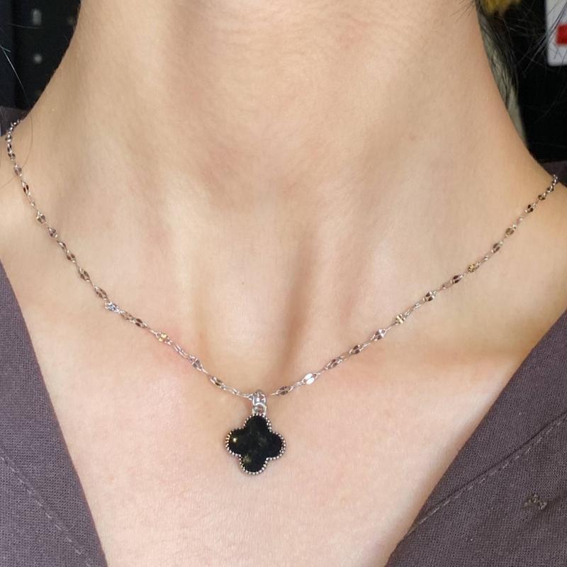 گردنبند ونکلیف مشکی زنجیر پیچ خورده 