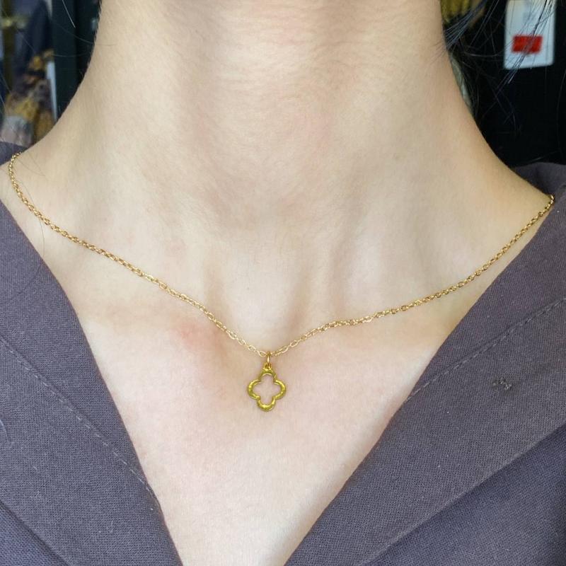 گردنبند قاب ونکلیف 