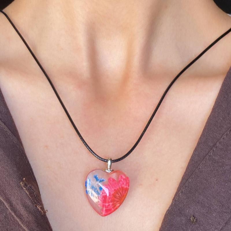 گردنبند رزین قلبی 