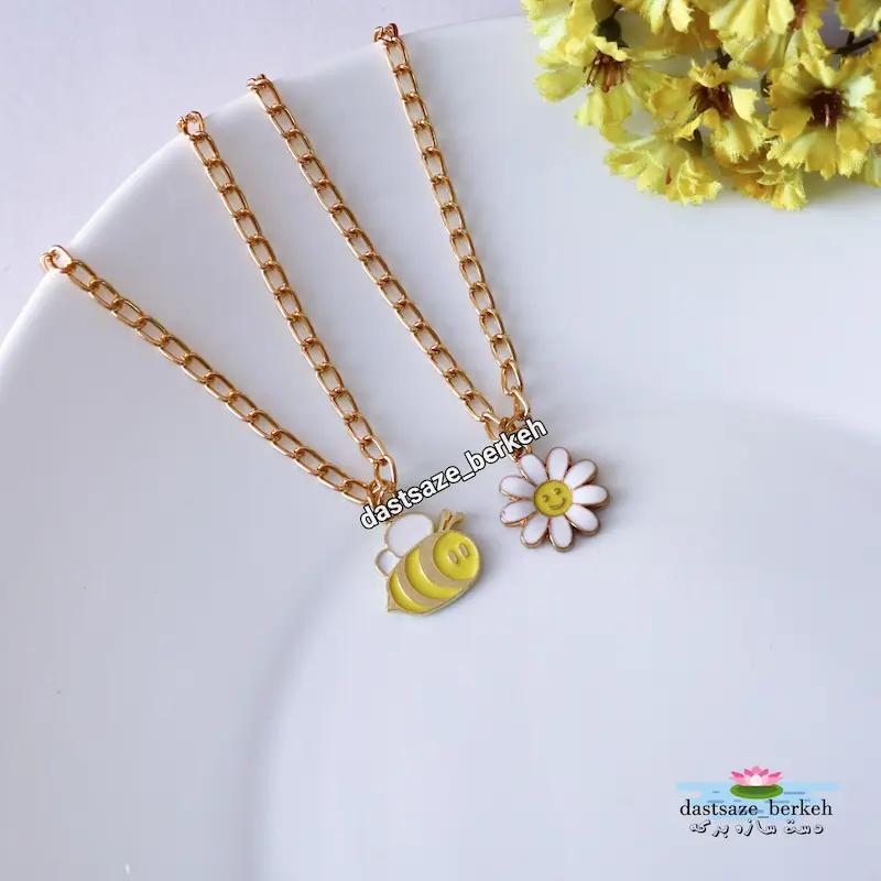 گردنبند زنبور و گل بابونه