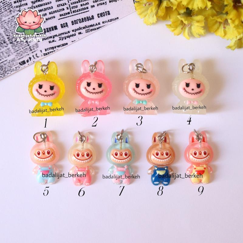 پلاک لبوبو شبتاب همراه با حلقه استیل . آویز لابوبو 