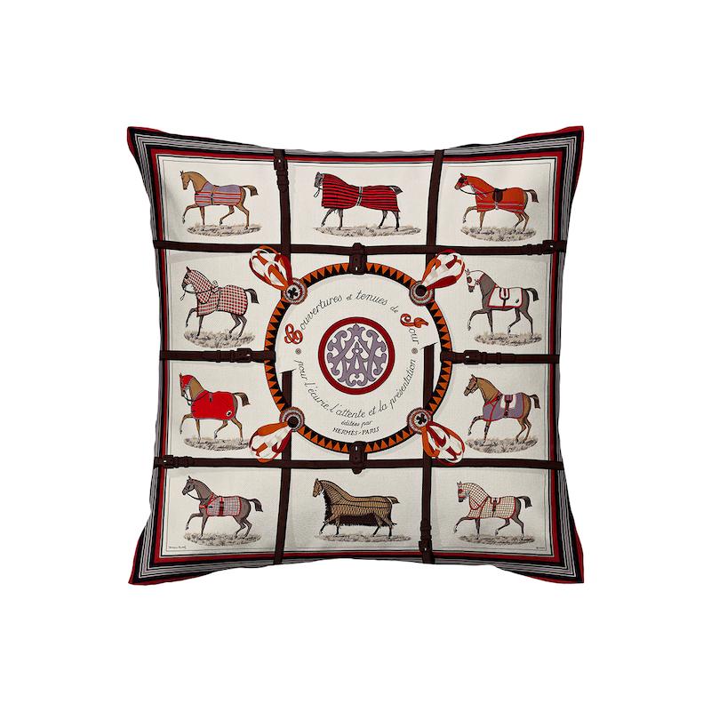 کاور کوسن با طرح اسب‌های سلطنتی و کلاسیک