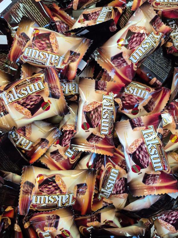 شکلات کنجدی تکسان