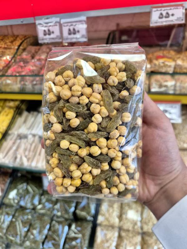 نخودچی کشمش لوکس