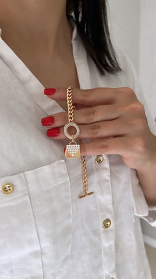 دستبند کارتیه آویز دار  آلیسا ژوپینگ 